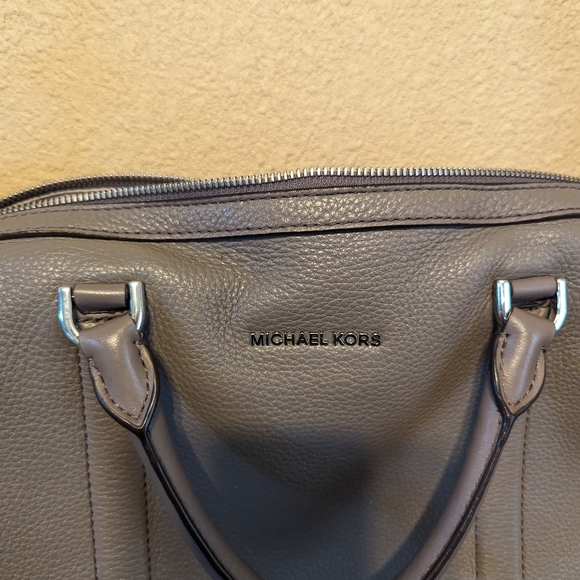 Micheal Kors Bag - Picture 3 of 7